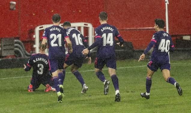  克莱蒙门将连续扑点，球队惊险守平强敌  