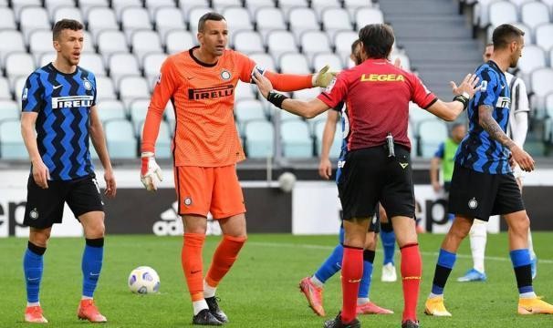  尤文图斯争议判罚受益保住联赛领头羊位置  