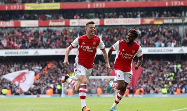  热刺防线送礼不断，利兹联逆转取胜终结五轮不胜  